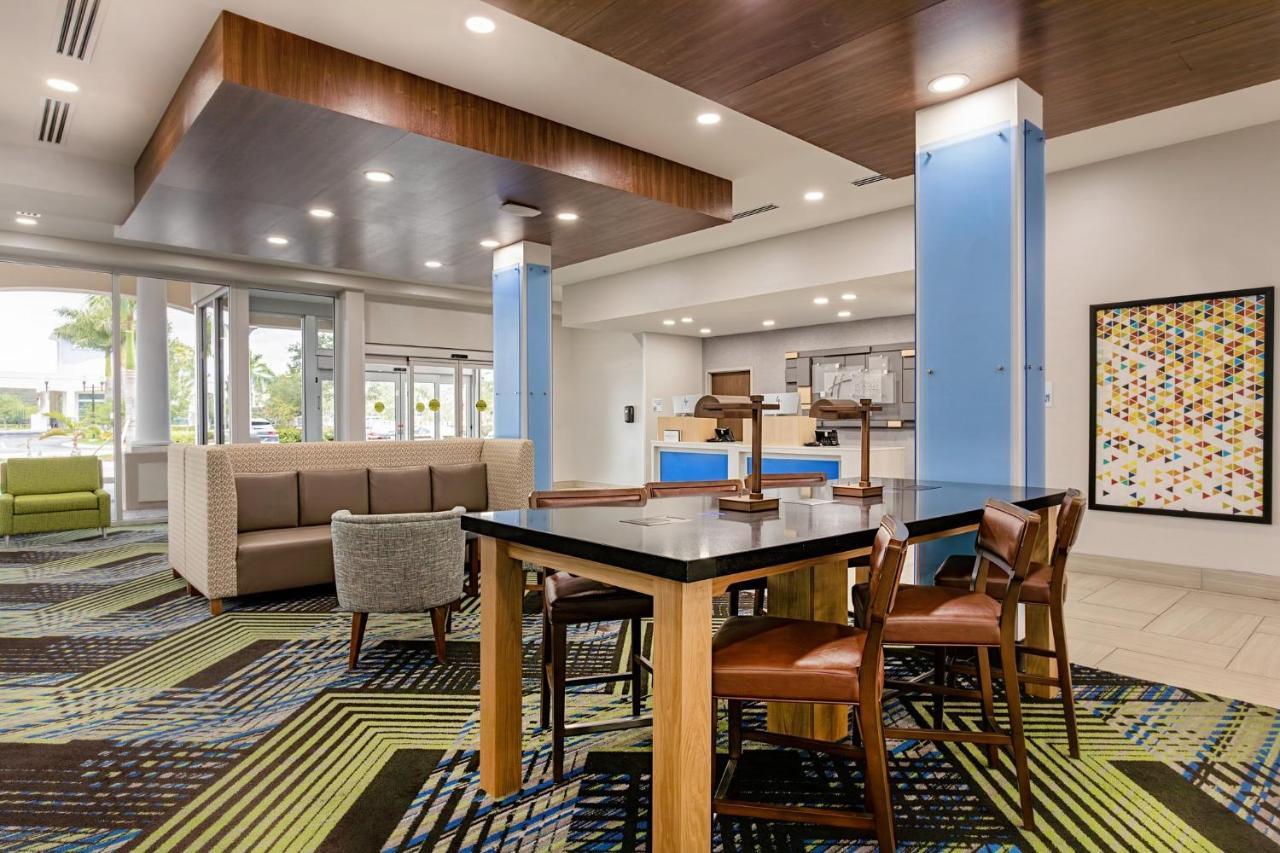 Holiday Inn Express & Suites - Miramar By Ihg Екстериор снимка