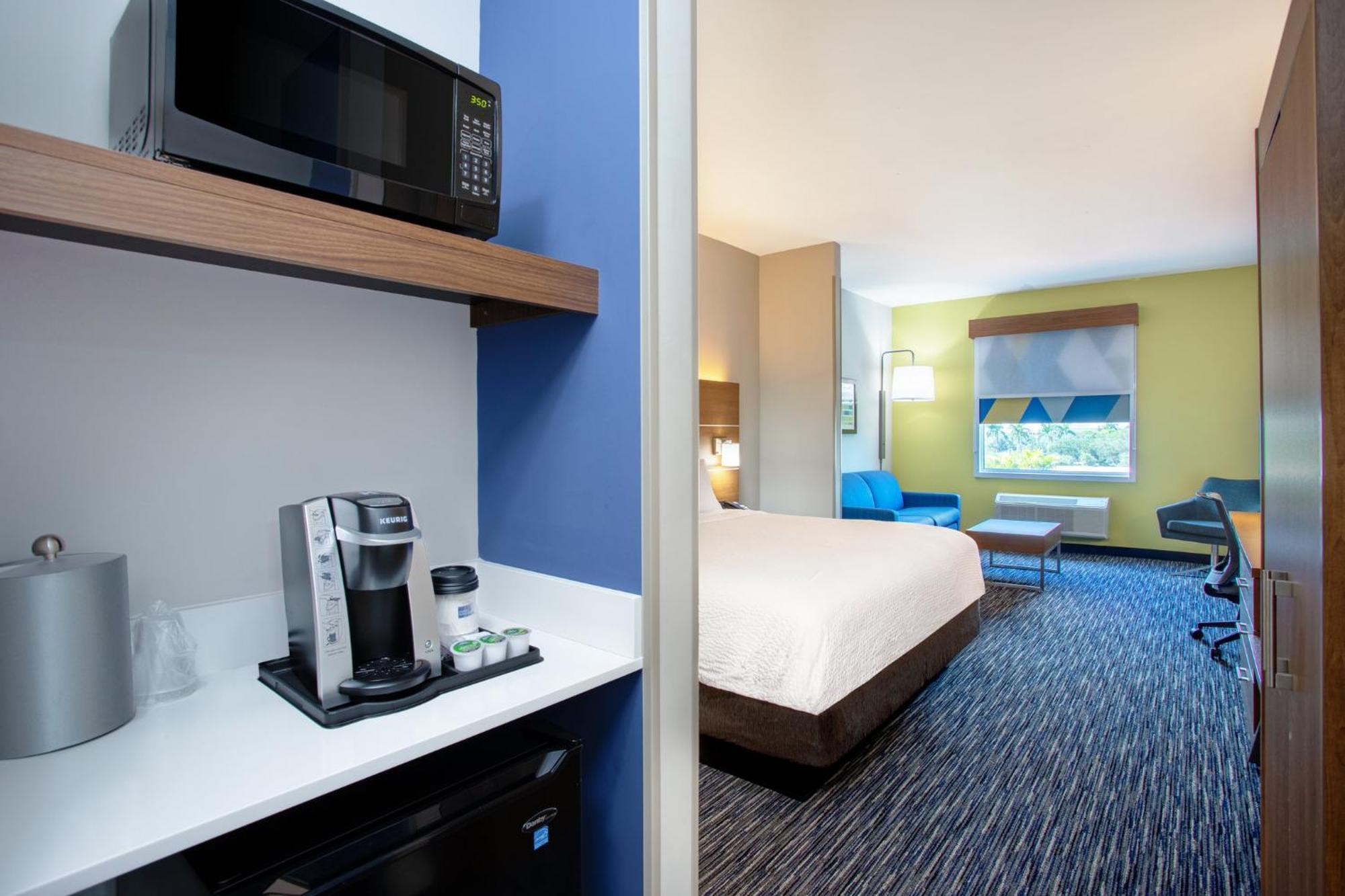 Holiday Inn Express & Suites - Miramar By Ihg Екстериор снимка